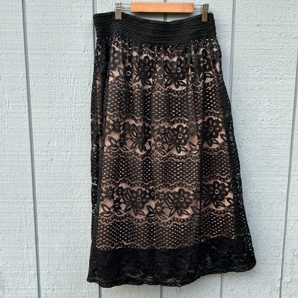 - Metrowear lace skirt